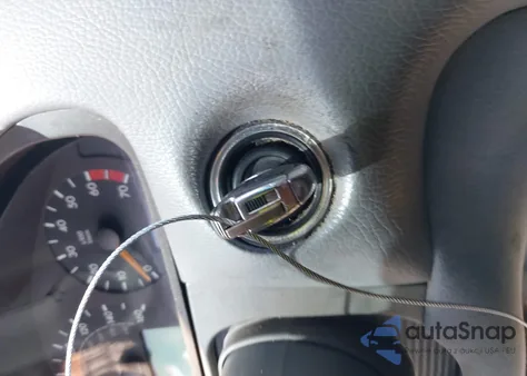 2001 Mercedes-Benz E 320 z USA, uszkodzony, nr VIN WDBJF65J71B309069